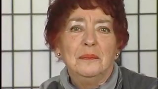 Granny wears specific makeup to have sex
