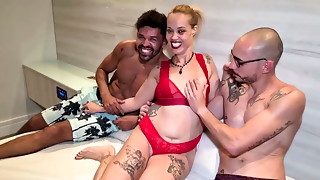 A paulista safada Milf Fada Mel gozou muito fudendo com os dois cariocas que o Jr Doidera levou pra gravar com ela - Antonyvtt