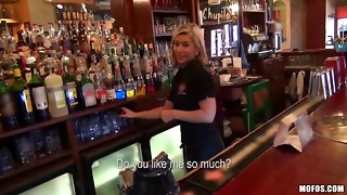 Bartender sucks a dick on the job
