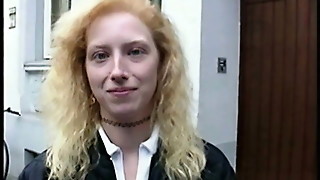 Blonde Maus beim Casting vorgestellt