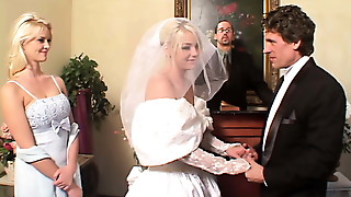 whore fucked barebakc in double penetration