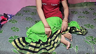 Ghagra pahankar apane hi ghar me apne yaar se chudai ki