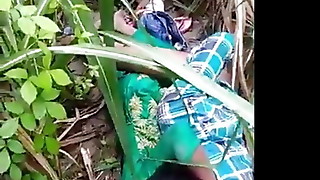 Shilpi bhabhi ko ganne ke khet me pela