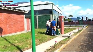 LA PERRA DANNA HOT LES PIDE VERGA A DOS GORDOS Y LA FOLLAN EN LA CALLE PARTE 3