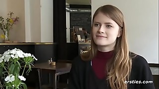 Hot amateur Babe Spreads that Pussy Wide and Rubs it